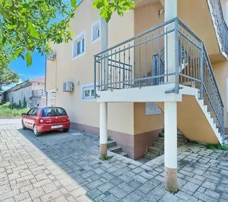 In Kastel Luksic With Balcony, Air Conditioning, W-lan, Washing Machine 5107-1 Daire *
