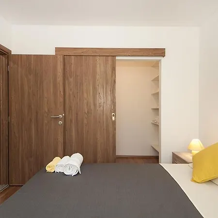 In Kastel Luksic With Balcony, Air Conditioning, W-lan, Washing Machine 5107-1 Каштела