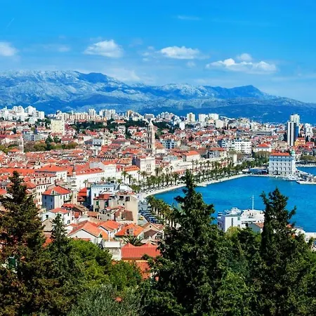 Апартаменты In Kastel Luksic With Balcony, Air Conditioning, W-lan, Washing Machine 5107-1 *