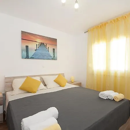 In Kastel Luksic With Balcony, Air Conditioning, W-lan, Washing Machine 5107-1 *