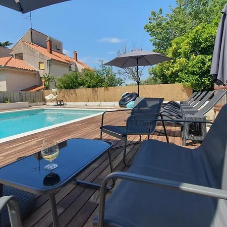 Apartment In Kastel Luksic With Balcony, Air Conditioning, W-lan, Washing Machine 5107-1 *