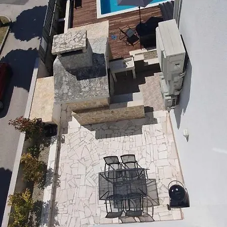 In Kastel Luksic With Balcony, Air Conditioning, W-lan, Washing Machine 5107-1 Apartment